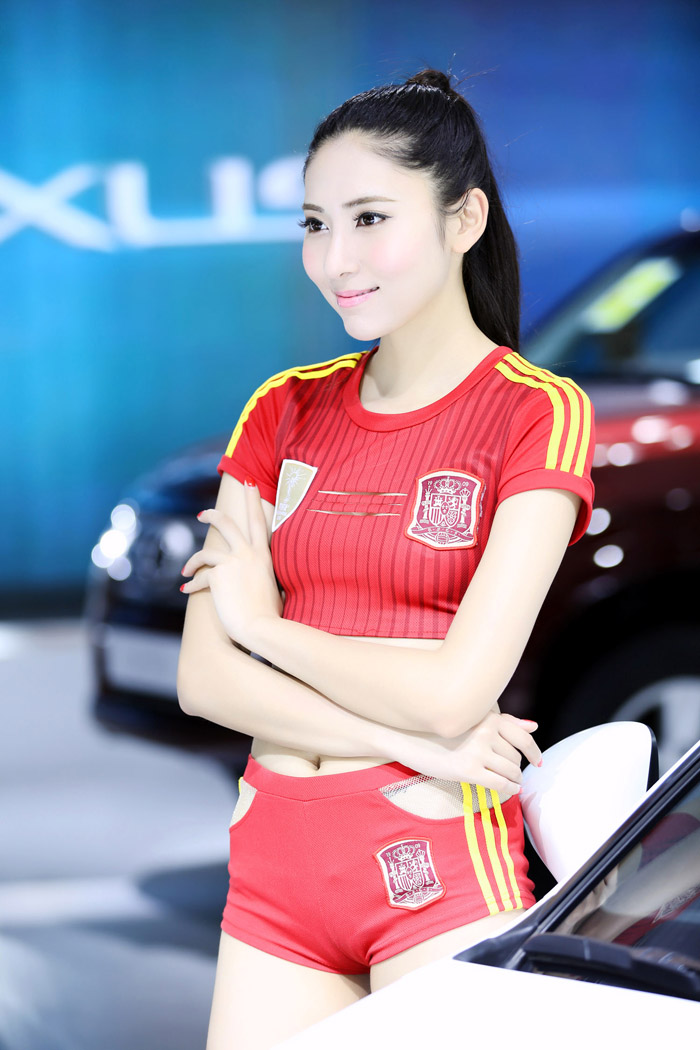 《2014北京车展香车美女爆棚》