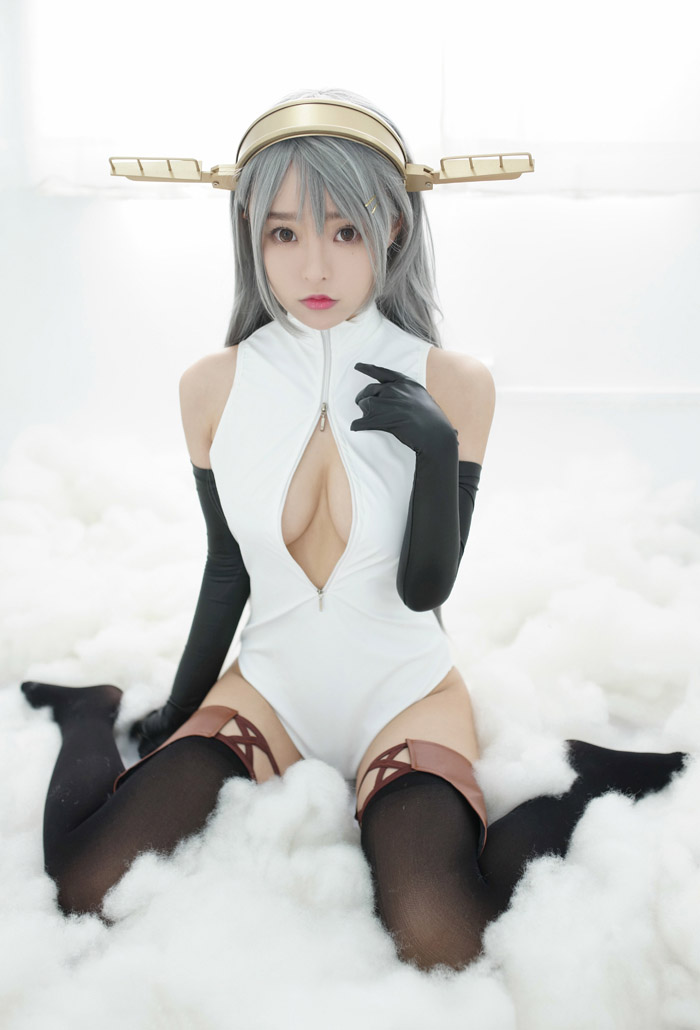 《舰娘cosplay柳侑绮大胆开胸泳衣版》